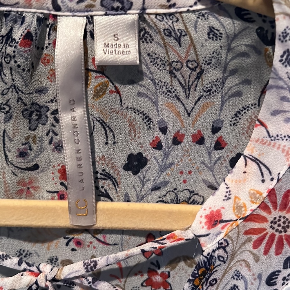 Lauren Conrad Sheer Floral Blouse Size S - Picture 3 of 6